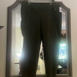Maurice’s crop pants size XL